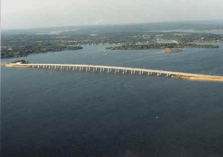 Sailboat bridge and lake.bmp (429990 bytes)